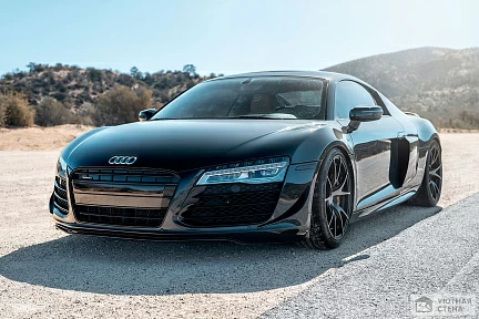 Audi R8 на склоне горы