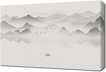Силуэты гор над озером в тумане