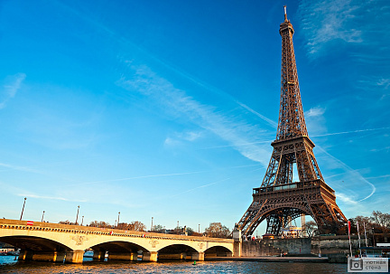 Фотообои Мост к Эйфелевой башне. Париж. Франция