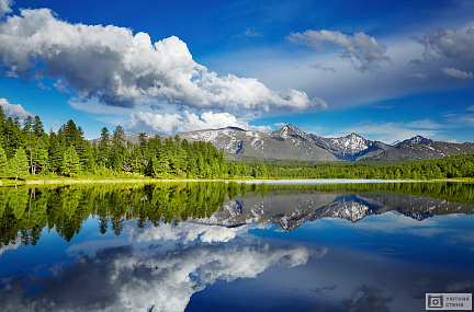 Фотообои Озеро в горах Алтая