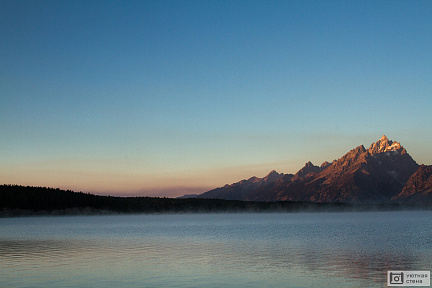 Фотообои Горное озеро на рассвете