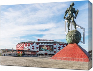Мемориал гладиатора на фоне домашнего стадиона клуба "Спартак"