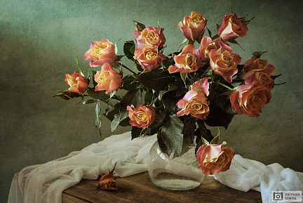 Натюрморт с букетом роз в вазе