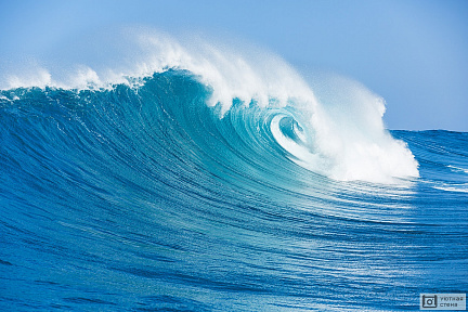 Большая волна в океане