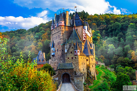 Фотообои Грандиозный замок Эльц в Германии