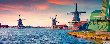 Водяные мельницы в каналах Голландии. Нидерланды