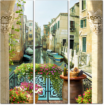 Балкон с аркой в Венеции