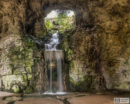 Фотообои Водопад в Гроте, Парк Бют-Шомон, Париж