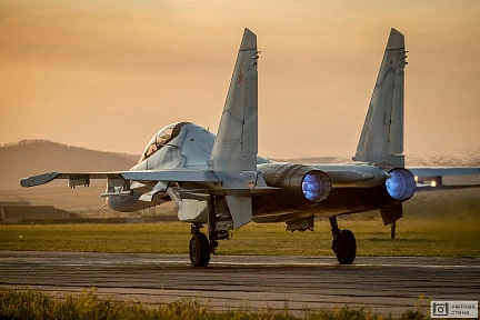 Самолет Sukhoi Su-30