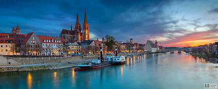 Фотообои Весенняя панорама города Регенсбург за рассвете