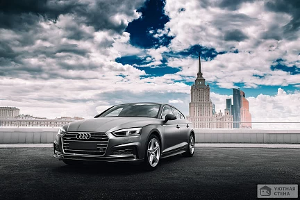 Автомобиль Audi A5 Sportback  на стоянке