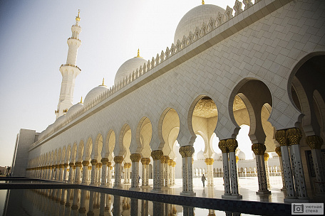 Фотообои Мечеть в Абу-Даби, вид сбоку