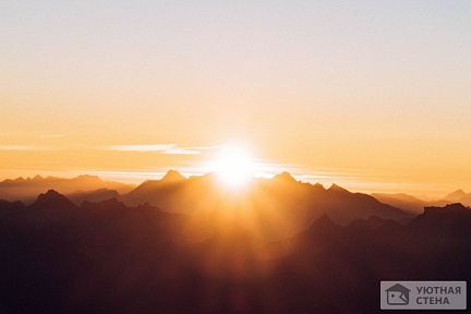 Фотообои Градиенты закатных гор в лучах солнца