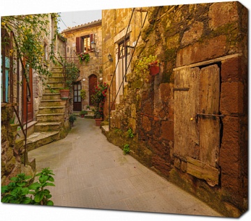 Древняя улочка в средневековом Тосканском городе
