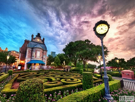 Улочки Disney World на закате. Париж. Франция