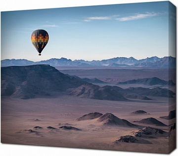 Воздушный шар над пустыней в Африке