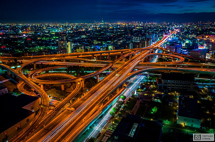 Ночные автомагистрали города Осака. Япония