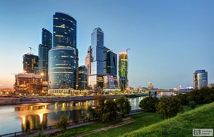 Вид на Москва-Сити с набережной