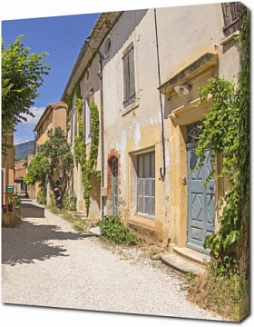 Улица в маленьком городке в Провансе. Франция
