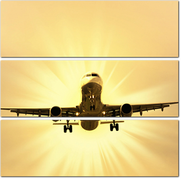 Пассажирский самолет на восходе солнца