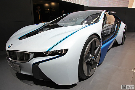 Белый спортивный BMW
