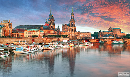 Фотообои Набережная Дрездена в закатных лучах