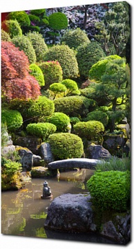 Каменный мостик в японском саду