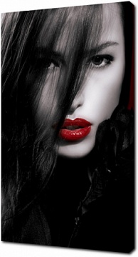 Черно-белый портрет девушки с красными губами