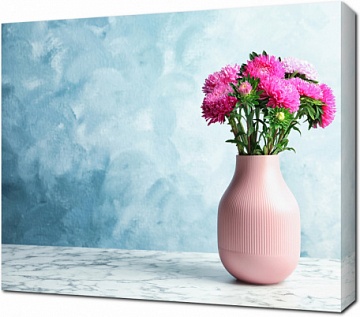 Хризантемы в розовой вазе