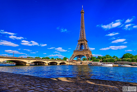 Фотообои Париж с видом на Эйфелеву башню и реку Сену. Франция
